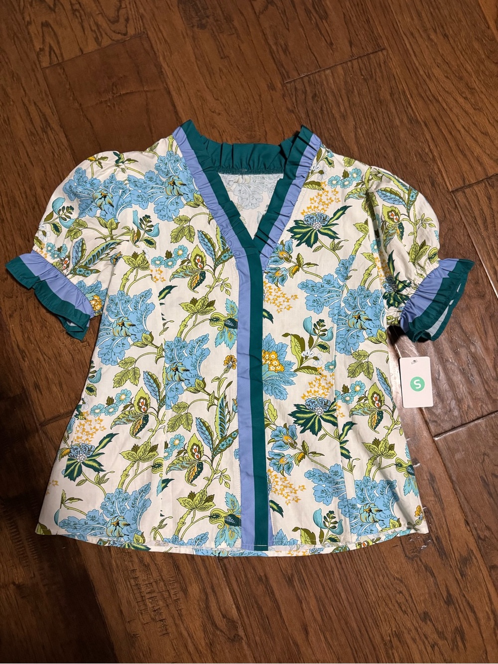 Floral V-Neck Short Sleeve Top in Blue & Green